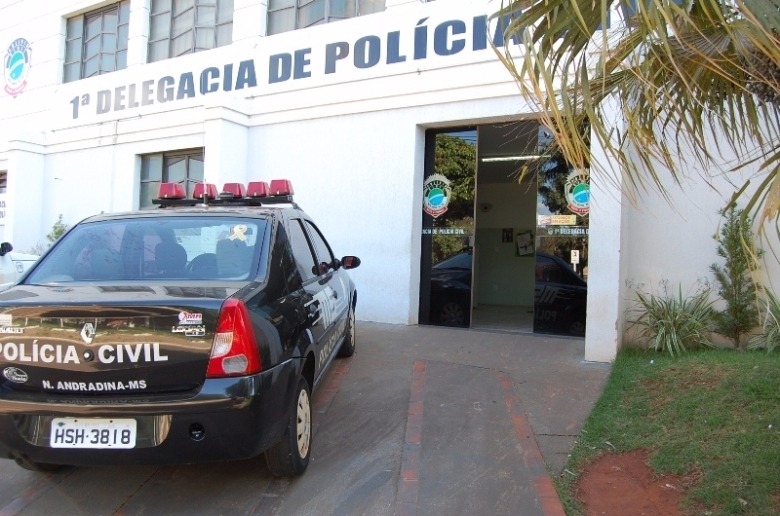 Homem é preso acusado de estuprar a própria filha Homem é preso acusado de estuprar a própria filha