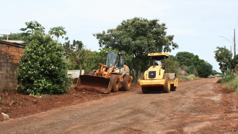Apesar das chuvas, Prefeitura recupera 60 km de vias não pavimentadas por mês Apesar das chuvas, Prefeitura recupera 60 km de vias não pavimentadas por mês