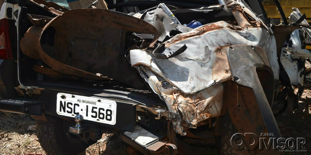Família douradense morre em acidente no MT Carro com placas de Dourados bateu na BR-163 com três pessoas da mesma família (Fotos: O Divisor)