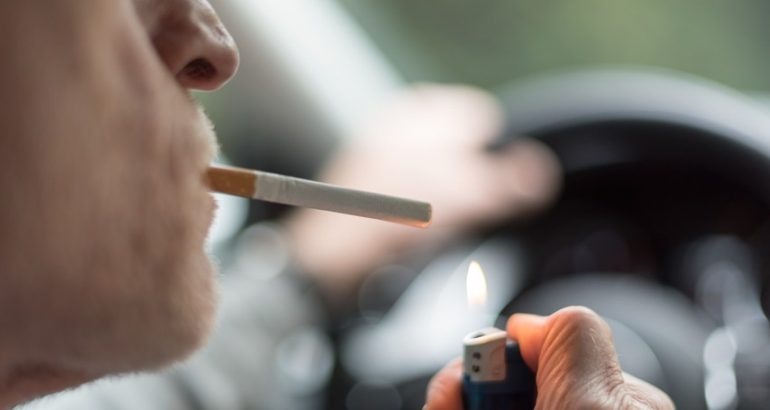 Projeto proíbe fumar em automóveis