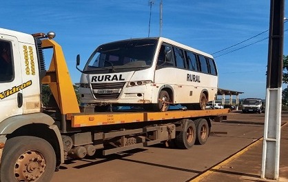 Micro-ônibus é apreendido por transporte clandestino em fiscalização