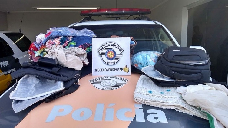 Trio é preso com roupas engomadas de cocaína em ônibus PMSP/Divulgação