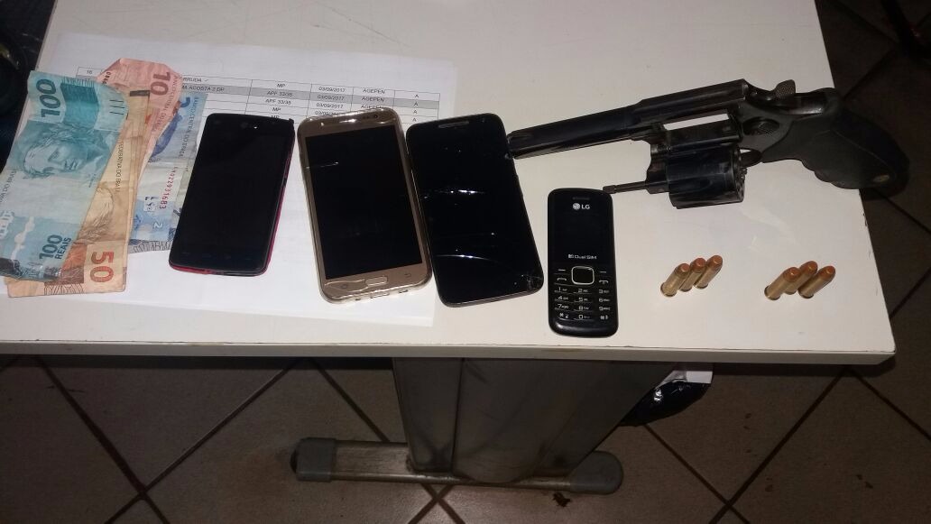 Trio é preso com arma furtada de empresa de vigilância e celular roubado