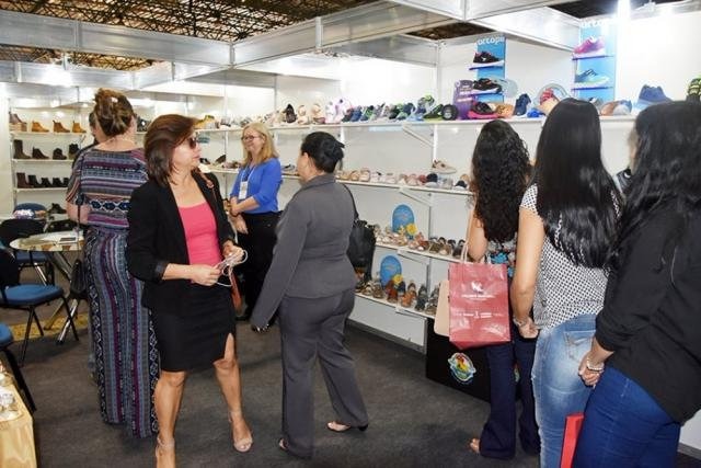 Feira de Calçados começa domingo e deve movimentar R$ 14 milhões em 3 dias Feira de Calçados começa domingo e deve movimentar R$ 14 milhões em 3 dias