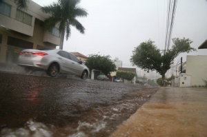 Chuva forte causa transtornos a moradores durante a madrugada Capital teve chuva forte durante a madrugada desta segunda. (Foto: Fernando Antunes)
