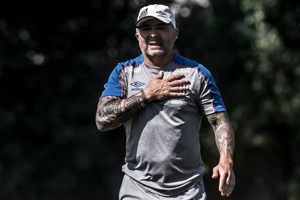 São Paulo e Grêmio abrem a sequência, às 11h; o Santos briga para voltar ao topo contra a Chape, às 19h; e Inter x Botafogo fecham o dia. IVAN STORTI/SANTOS FC