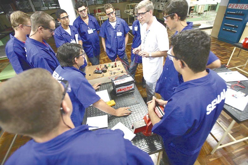 Indústrias têm até março para reservar vagas em cursos técnicos do Senai