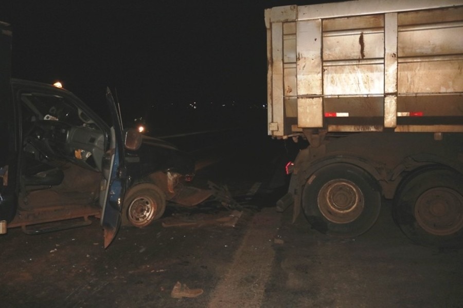 Colisão entre caminhonete e carreta deixa um ferido na MS-276 Ivinotícias