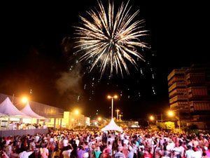 Em corte de gastos, prefeitura de Campo Grande cancela Réveillon Última festa da virada na avenida Fernando Corrêa
da Costa foi de 2013 para 2014
(Foto: Divulgação/Prefeitura de Campo Grande)