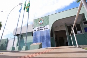Enteado atira na nuca de padrasto ao ver mãe sendo agredida