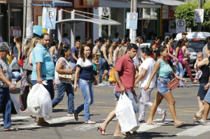 Movimento no comércio nesse fim de ano. (Gerson Walber)