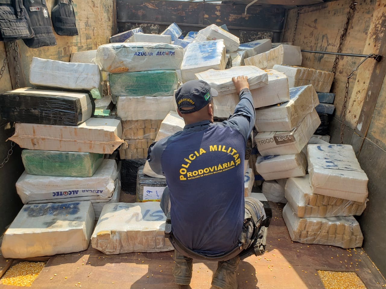 Motorista é preso com mais de 4 toneladas de maconha em posto de combustíveis Divulgação