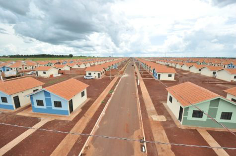 Délia pede intervenção de secretária para construir mais casas e urbanizar região do Clímax Com negociações e readequação de contratos Dourados poderá ter mais moradias populares