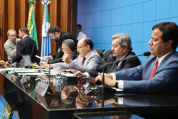 Nove projetos são aprovados na votação desta quarta-feira Victor Chileno