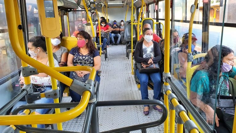 Campanha nos terminais reforça importância do uso de máscaras Divulgação