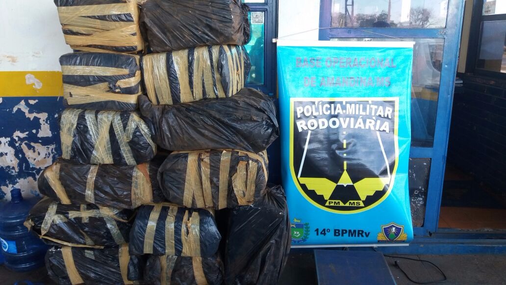 Droga é apreendida na MS-276 após colisão entre caminhonete e caminhão Droga é apreendida na MS-276 após colisão entre caminhonete e caminhão