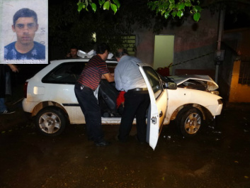 Jovem é assassinado a tiros no jardim Santa Maria Jovem foi assassinado a tiros no Jardim Santa Maria - Fotos: Osvaldo Duarte