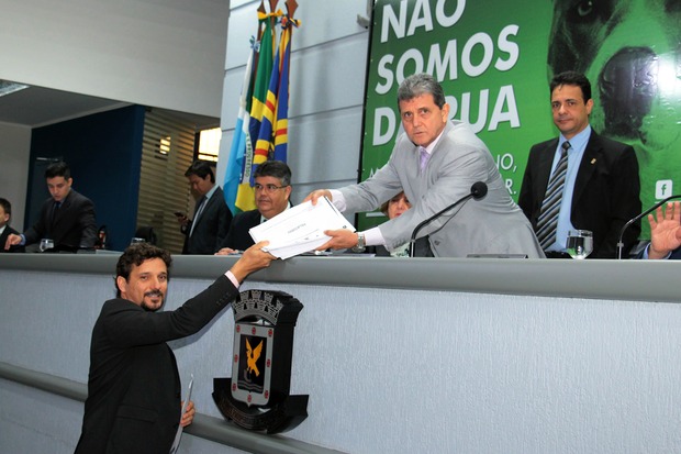 Relatório da Lei Orçamentária de Campo Grande para 2019 é entregue, com 419 emendas