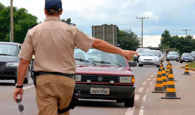 Multas de trânsito vão subir até 900% a partir de sábado Multas de trânsito vão subir até 900% a partir de sábado