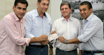 Câmara devolve R$ 10,2 milhões para Prefeitura aplicar em benefícios à população Câmara devolve R$ 10,2 milhões para Prefeitura aplicar em benefícios à população