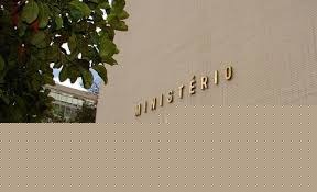 Governo revisa meta fiscal e admite rombo de R$ 159,5 bilhões Governo revisa meta fiscal e admite rombo de R$ 159,5 bilhões