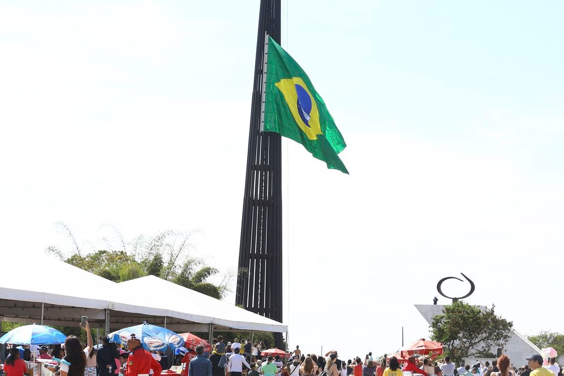 Cerimônia de troca da Bandeira do Brasil abre semana da Pátria Valter Campanato/Agência Brasi