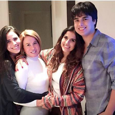 Após viagem com namorada de Zezé Di Camargo, filho de Zilu se declara para a mãe: ‘Sempre vou torcer pela sua felicidade’ Zilu Godoi com os filhos Wanessa, Camilla e Igor Foto: Reprodução/ Instagram