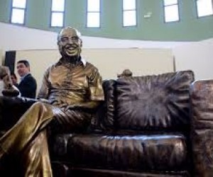 Estátua de Manoel de Barros pode ser instalada em frente ao 'Bar do Zé' na Barão Estátua ainda não tem local definido para ser instalada - Bruno Henrique