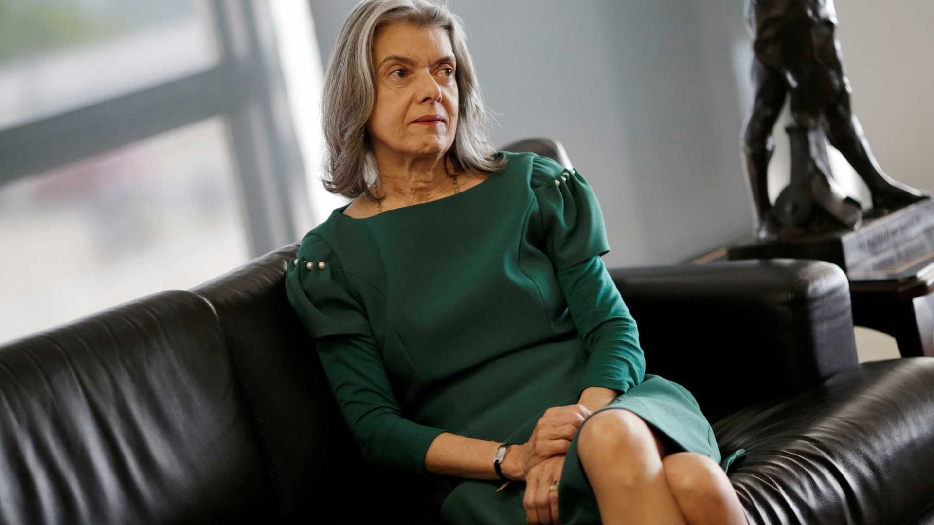 Cármen: 'não há previsão' para pautar regra que levaria Lula à prisão