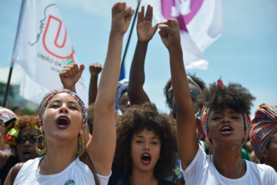 Dia Internacional da Mulher terá greve feminina em diversos países Na foto, Marcha das Mulheres Negras Contra o Racismo, a Violência e pelo Bem Viver ocorrida em Brasília, em 2015.
Marcello Casal Jr/Arquivo Agência Brasil