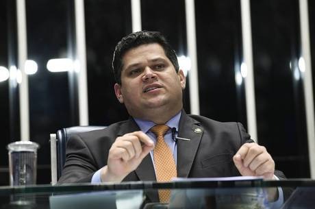 Alcolumbre foi relator do projeto de auxílio no Senado
Roque de Sá/Agência Senado