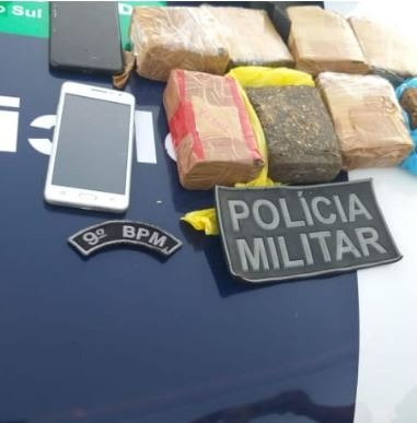 Menor é flagrado lançando maconha por cima do muro da Máxima Divulgação