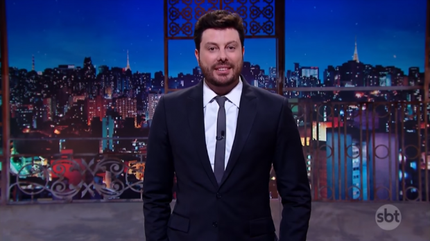 Danilo Gentili comenta polêmica em show de Gustavo Mendes (Reprodução/SBT)