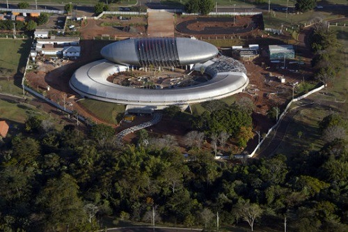 Governo definiu empresas para retomar obra, mas assinatura do contrato para reiniciar serviços depende de garantia da manutenção dos valores acordados 