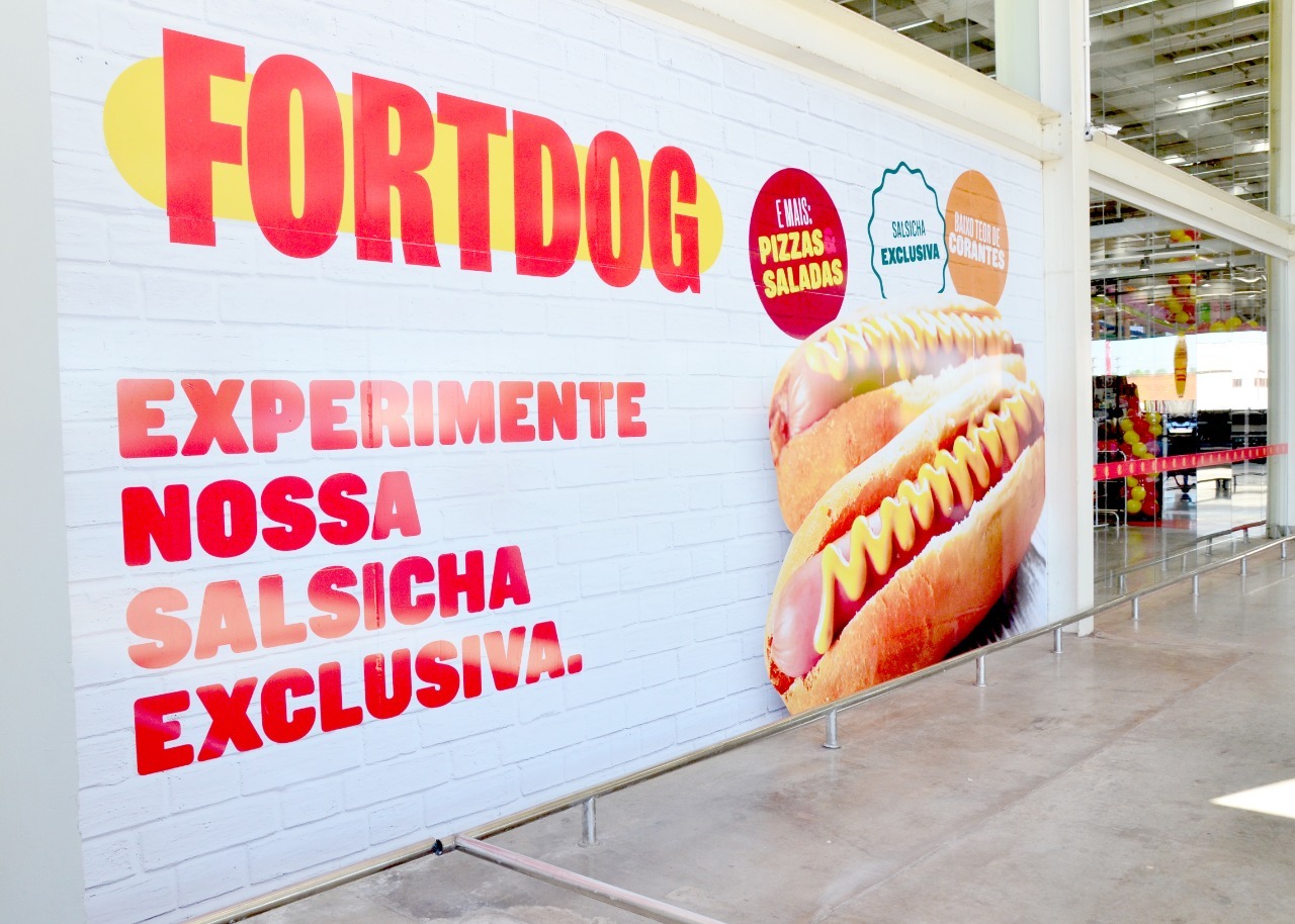 Cachorro quente americano é atração em de mercado Atacadista em CG Divulgação