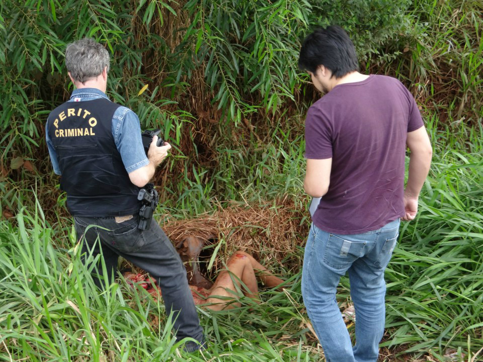 Mulher encontrada morta foi assassinada com pelo menos 35 golpes de faca Foto: Osvaldo Duarte