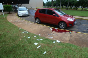 Mulher foi assassinada em frente da entrada principal do HR. (Foto: Fernando Antunes)