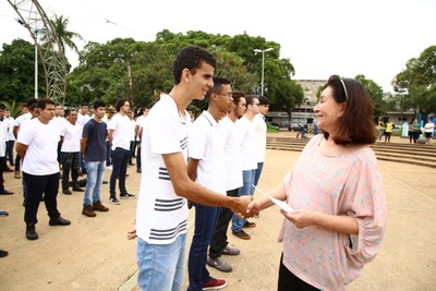 Délia destaca “cidadania e compromisso” em cerimônia militar Prefeita Délia Razuk prestigiou solenidade de Dispensa de Incorporação, na manhã desta terça, na Praça Antônio João – A. Frota