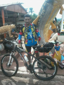 Douradense percorre 680 km de bike no Estado em seis dias e se prepara para ultramaratona O atleta passou por várias cidades do Estado em seis dias. Na foto, ele realiza pausa em Nova Alvorada do Sul (Foto: Arquivo pessoal)