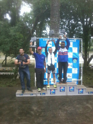 Douradense percorre 680 km de bike no Estado em seis dias e se prepara para ultramaratona No Paraná em dezembro, Anízio conquistou o ouro em ultramaratona (Foto: Divulgação)