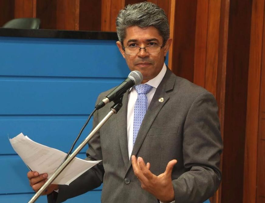 Deputado Rinaldo cobra aplicação da Lei que obriga banheiros químicos nas Feiras Livres