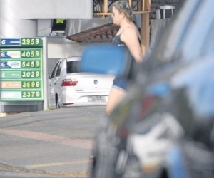 Gasolina pesa e inflação fica em 0,21% em Campo Grande Reajustes constantes na gasolina impactaram fortemente o grupo Transportes - Paulo Ribas