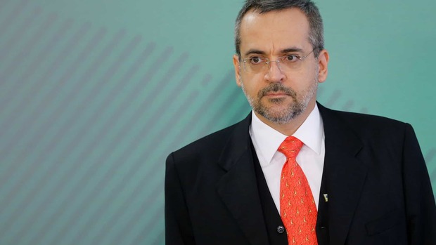 MEC vai cortar recurso da Capes e federais terão mesmo orçamento (Reuters)