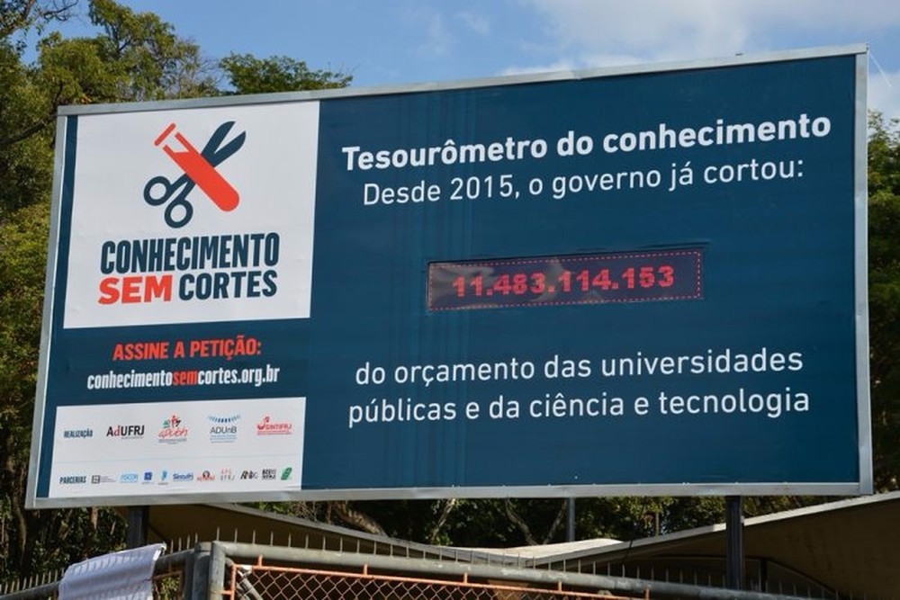 MEC libera R$ 1 bilhão para universidades e institutos federais Tesourômetro instalado na Universidade Federal de Minas Gerais em julho deste ano (Foto: divulgação)