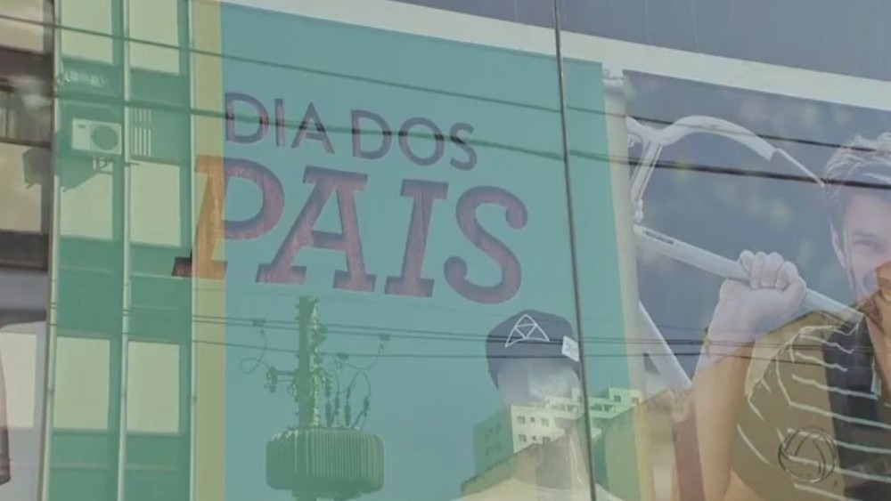 Dia dos Pais deve injetar R$ 153,2 milhões na economia de MS Dos entrevistados na pesquisa, 50,3% revelaram que vão comprar presentes para o Dia dos Pais (Foto: Reprodução)