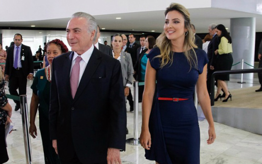 Temer diz que só mulher é capaz de indicar 'desajustes' de preço no supermercado O presidente Michel Temer e a primeira-dama, Marcela Temer, durante o evento desta quarta no Planalto (Foto: Reprodução/Twitter do presidente Michel Temer)