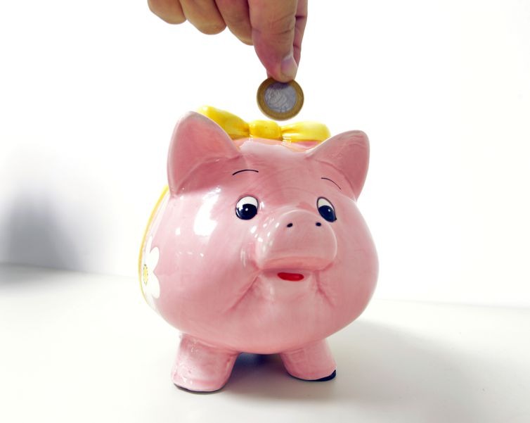 Saques em poupança superam depósitos em R$ 2,5 bilhões em outubro De janeiro a outubro, depósitos em poupança superam retiradas em R$ 22, 96 bilhões - Arquivo/Agência Brasil