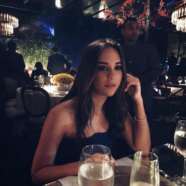 Lara em festa com visual de gala (Foto: Reprodução/Instagram)
