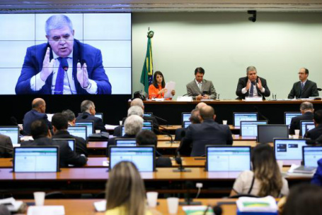 Deputados cobram do governo envio de cálculos sobre a previdência