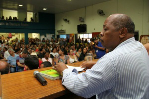 Professores aprovaram greve e ainda pretendem cobrar vereadores por reajuste aprovado em lei (Foto: Marcos Ermínio)